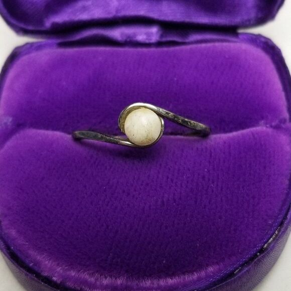 Vintage Avon Sterling Silver Solitaire Faux Pearl Ring, Size 6 Band, Estate - Picture 6 of 10
